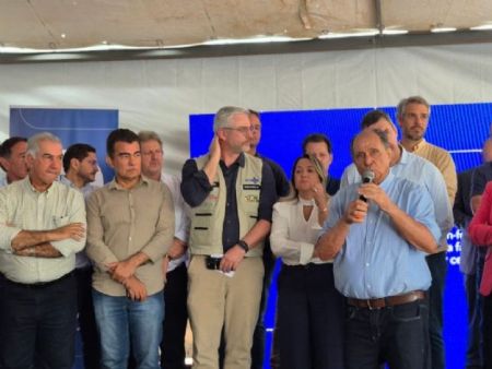 Zé Teixeira destaca investimento em saúde com entrega de Policlínica