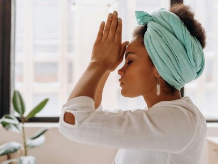 aprender reiki passo a passo e como essa prática pode transformar sua vida de maneira positiva e duradoura