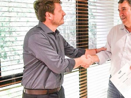 Frederico Felini com o governador Eduardo Riedel  (PP)