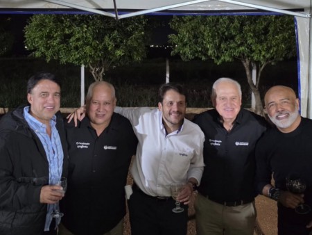 Cantor Rick com a equipe da Agricola Panorama