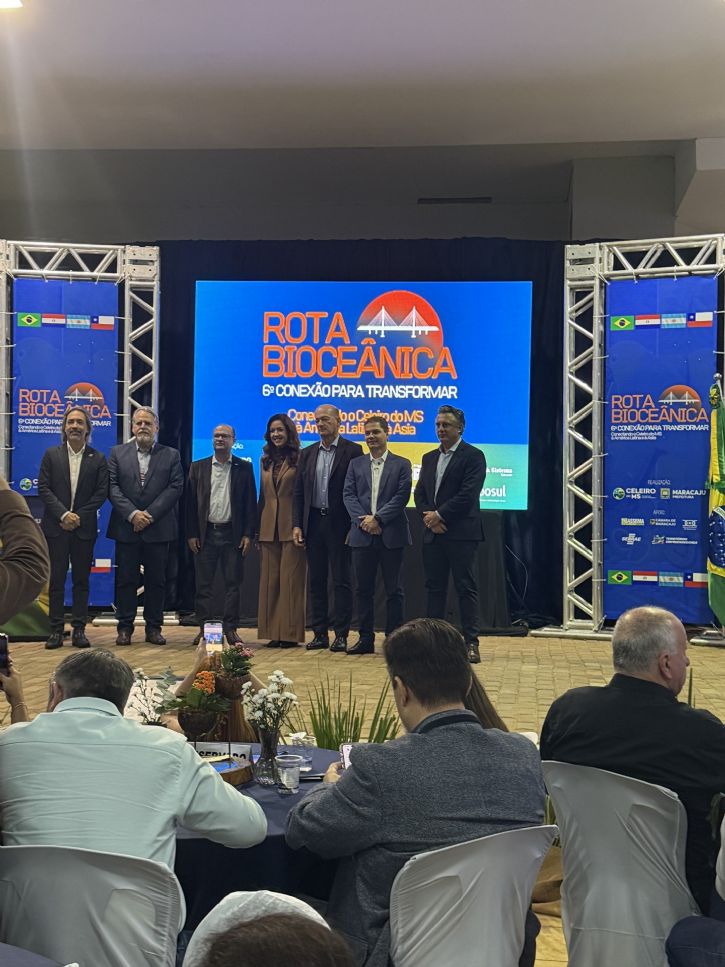 Autoridades na abertura do evento no Tatersal do Sindicato Rural de Maracaju