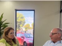Hélio Peluffo durante entrevista a jornalista Hosana de Lourdes