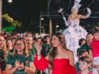 Primeira dama Isabela Machado e o prefeito Lucas Foroni no Natal Brilhante em 2023