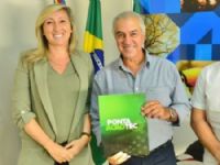 Adriana Mezher e Caio Moraes, com Azambuja: expertise em economia sustentável (Foto: Instagram)