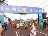 Largada do percurso de 15 km, nos altos da Avenida Afonso Pena (Foto: Paulo Francis)