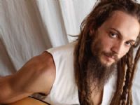 Pablo Vares faz show de despedida do RJ na Casa com a Música, na Lapa