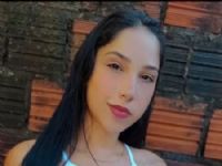 Amanda Pinheiro Nazareth, que completa 21 anos