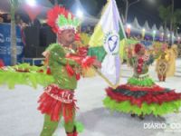 1º casal de mestre-sala e porta-bandeira, Eduardo e Júlia Saff homenagearam Zumbi dos Palmares e Dandara
