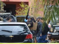 Policiais no local do crime