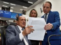 Zé Teixeira homenageia Moto Clube e Irmã Silvia por ações sociais