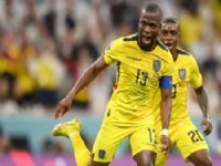 Enner Valencia marcou aos 14 e aos 30 da etapa inicial; aos 3 de jogo minutos, o árbitro de vídeo havia anulado outro tento do equatoriano