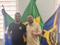 Prefeito em exercicio Leonardo  com delegado Goethe Arce Júnior Arruda com