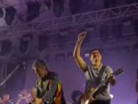 Cidade lotade e musica boa celebram Festival de Inverno com Samuel Rosa no palco 