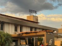 acesso do hotel que ficou destruído