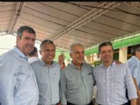 Governador Eduardo Riedel, presidente da Câmara Rener Barbosa, ex-governador Reinaldo Azambuja e o prefeito Marcos Calderan na Copasul Maracaju